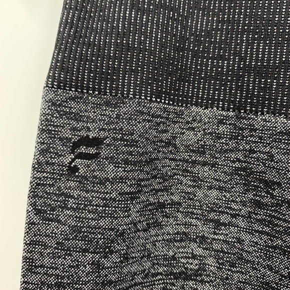 Fabletics Leggings Size XS Black Heather Seamless Mid Rise Statement 7/8 Workout - Picture 4 of 6